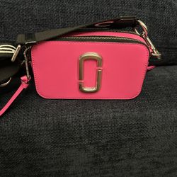 Pink Marc Jacob’s Snapshot bag