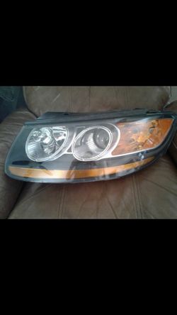 Hyundai driver side ONLY headlight