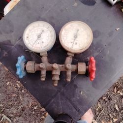 Yellow Jacket Flutterless AC Gauges 