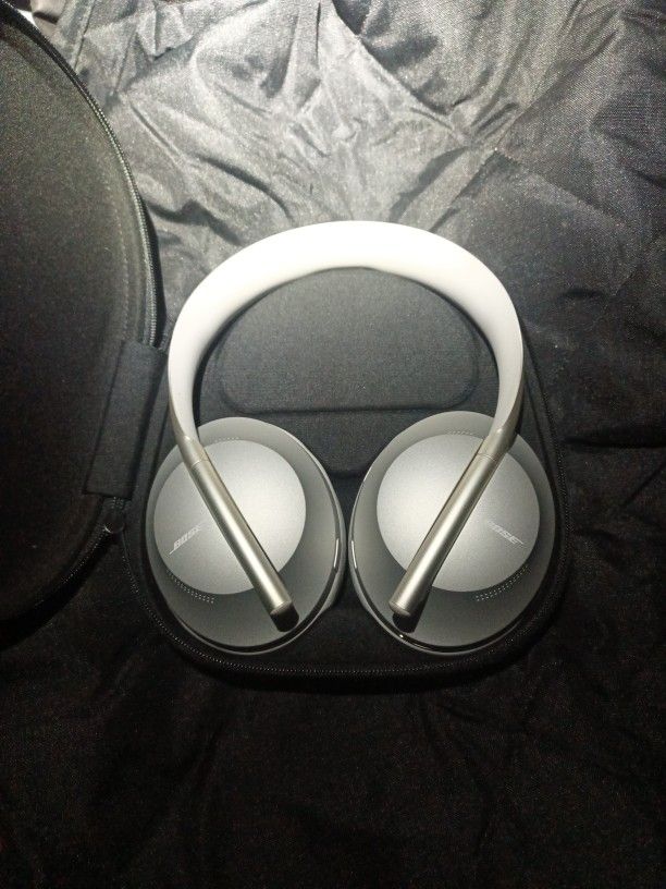 Bose Sound Cancelling Noise 700
