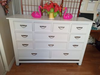 ELEGANT DRESSER