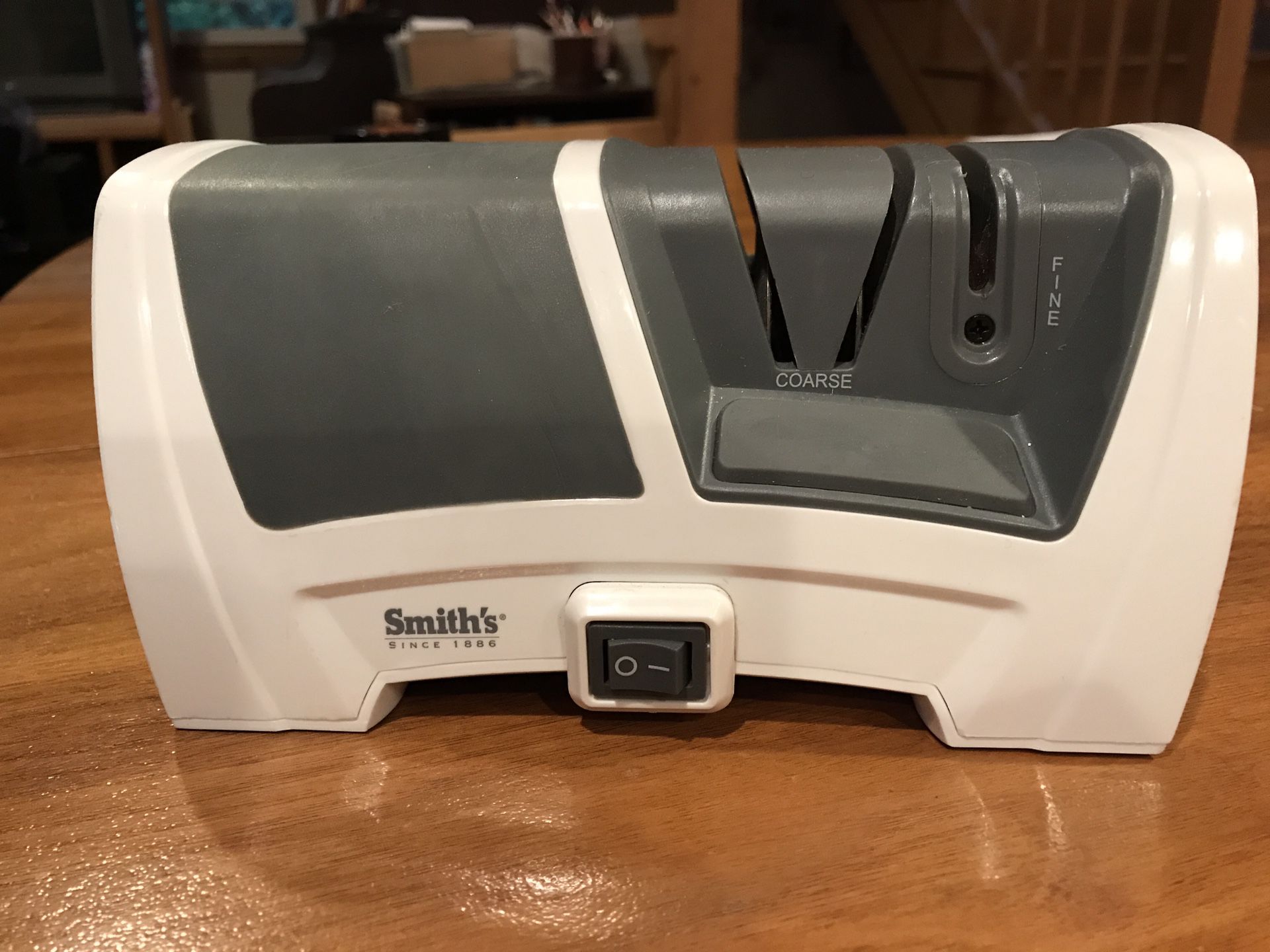 Smith’s electric knife sharpener