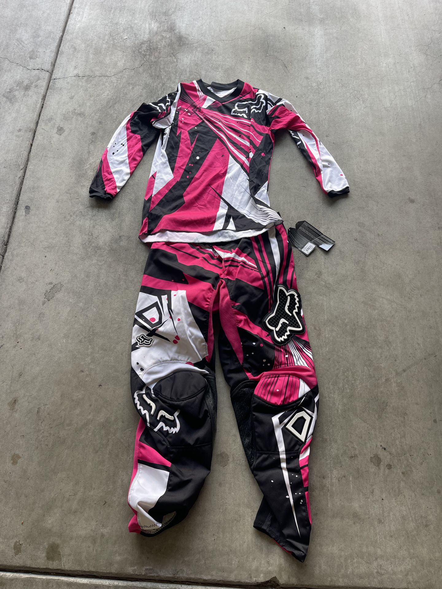Woman’s Fox Racing gear pink