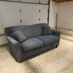 Stanton Couch – Clean, Comfortable & Ready to Go