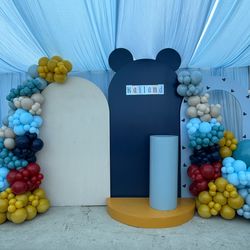 Balloon garland and backdrop