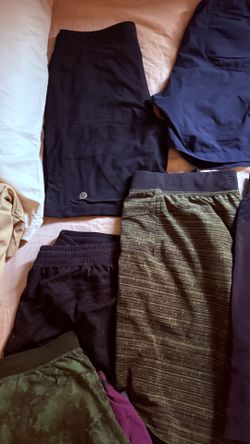 Lululemon sizes …large $29.99 Each cada uno