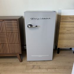 Frigidaire mini Fridge 
