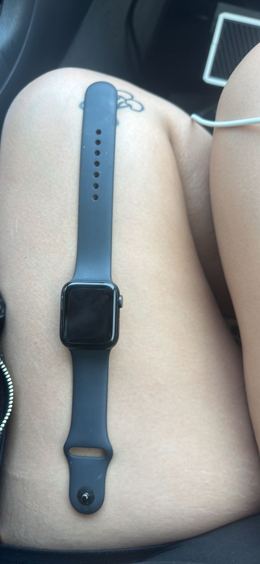 series 6 apple watch with charger