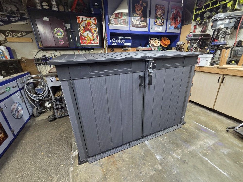 Keter Cortina Mega Storage Shed New