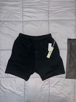 ESSENTIALS SHORTS • SIZE S