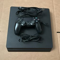 PS4 Slim + 5 Games