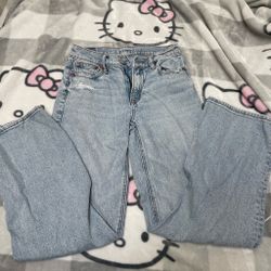American eagle lightwashed strigid ripped jeans