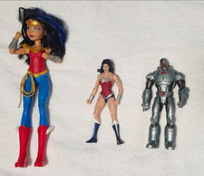 2 Woman Woman and Cyborg Action Figures- Pre-owned