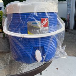 3 Gallon Thermos Round Brand New 