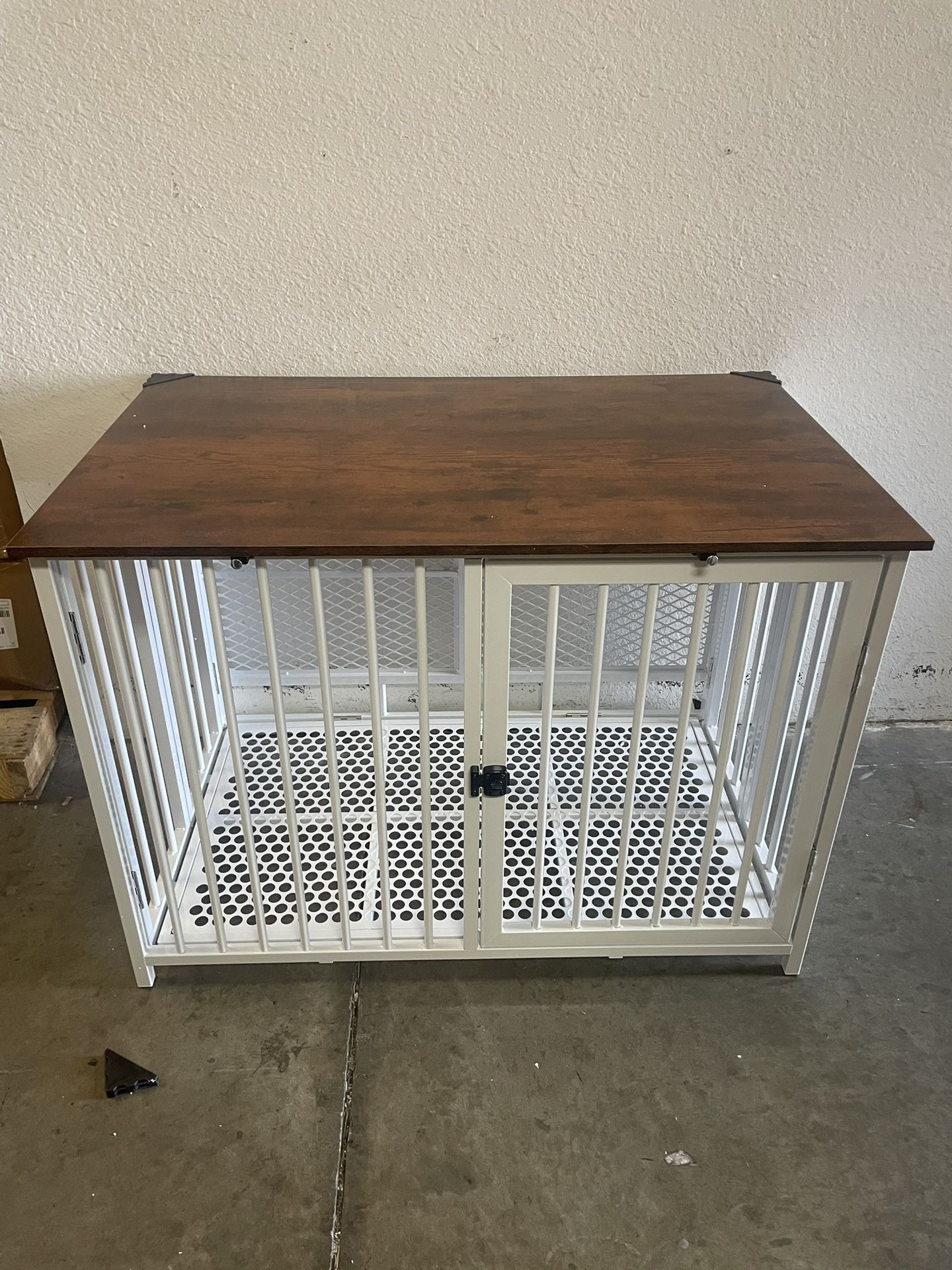 Two size available : 31.5 (38 ) Inch Heavy Duty Dog Crate Furniture