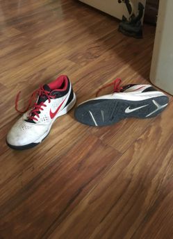 Size 7.5 white Nike shoes