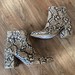 Steve Madden Julianne Block Heel Booties 5.5