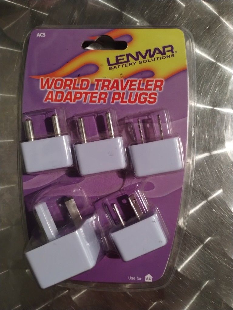 World Traveler Adapter. Plugs - NEW