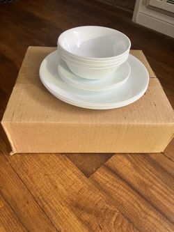 12 piece Corelle dinnerware set