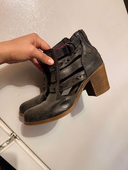 Roxy Gray Leather Heeled Ankle Booties