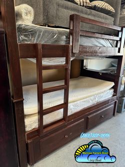 Triple twin brown bunk bed with mattresses colchones