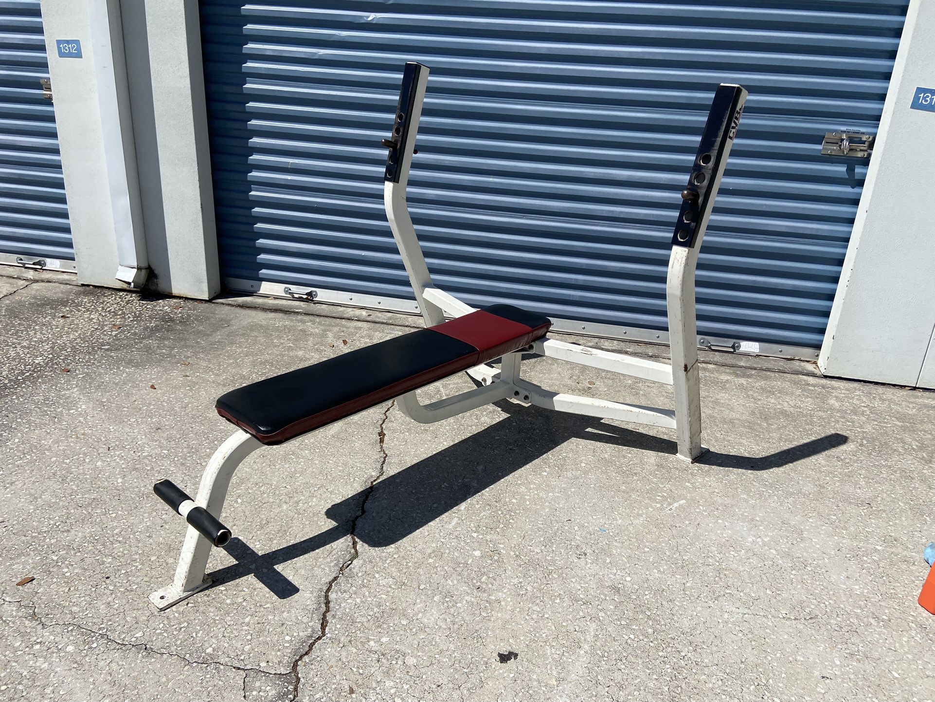 Cybex Olympic flat weight bench