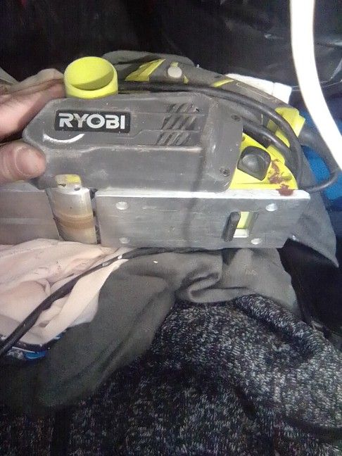 Hand Power Plains X2 One Is P A Chicago 3/4 And 1/4 Electric Planer By Chicago And The Other One Is Ryobi 3 1/4 Same Thing