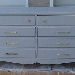 Gorgeous Solid Mahogany Link-Taylor Dresser with 8 Drawers