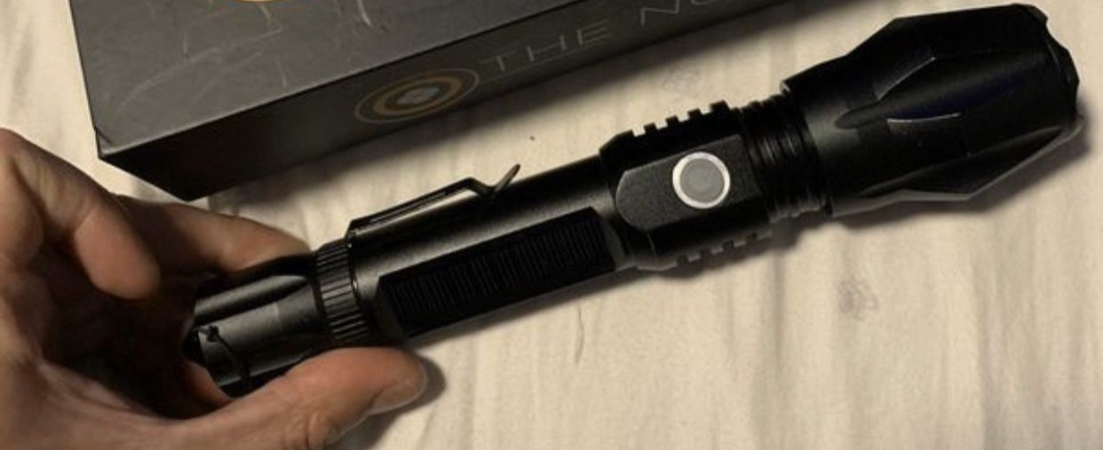 Solar Powered Heavy Duty Flashlight Usb Built In Generator For Phone Charging