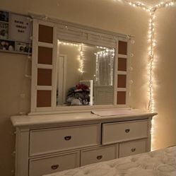 7 Drawer Of Dresser With Mirror For Pictures 