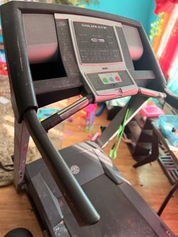 Treadmill (Golds Gym)