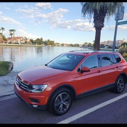 2019 VW Tiguan Sel Premium R-Line AWD Loaded And Clean