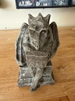 Gargoyle laptop, concrete statue