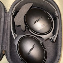 Bose Quiet Comfort 35 (Noise Canceling)
