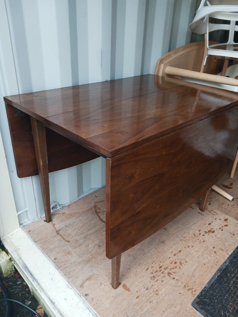 Mid Century Modern Walnut Dining Table And 5 Chairs , 2 Extra Leaves For Table