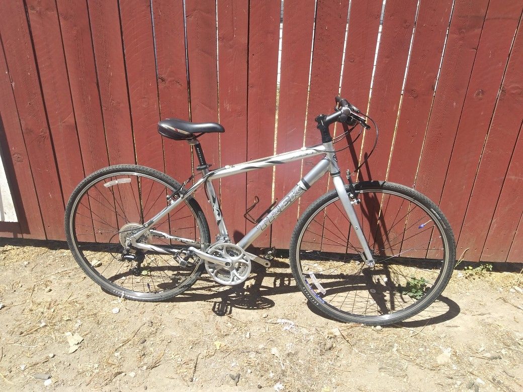 2005 trek 7300 fx road bike