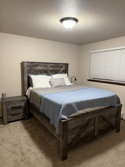 Wynnlow Ashley Furniture 4 Piece Set (Queen Size)