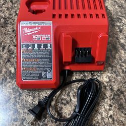 Milwaukee M12 / M18 Battery Charger - New
