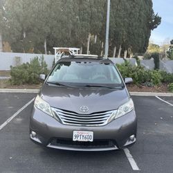 2012 Toyota Sienna 
