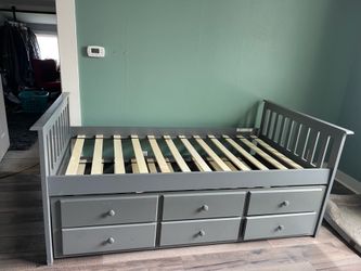 Trundle twin bed