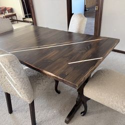 Dining Room table $25, Chairs Come With it 