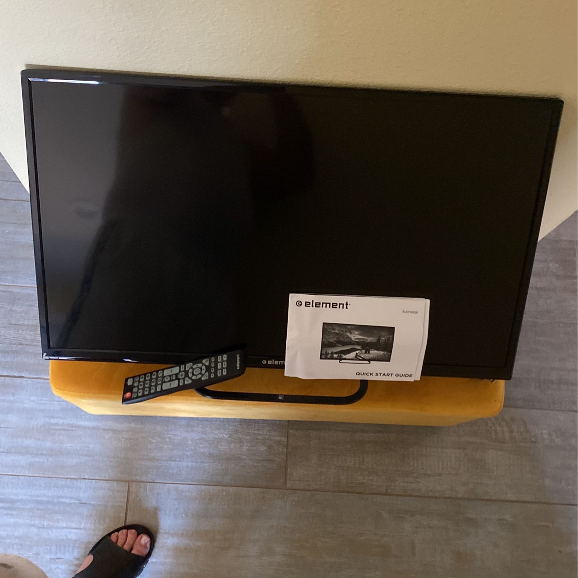 32” tv element brand
