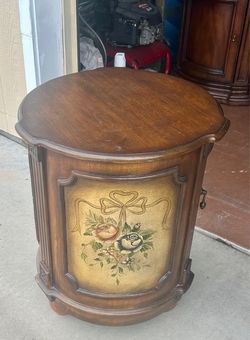 Round end table antique