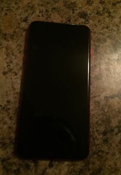 iPhone 8 LOCKED THOE HMU