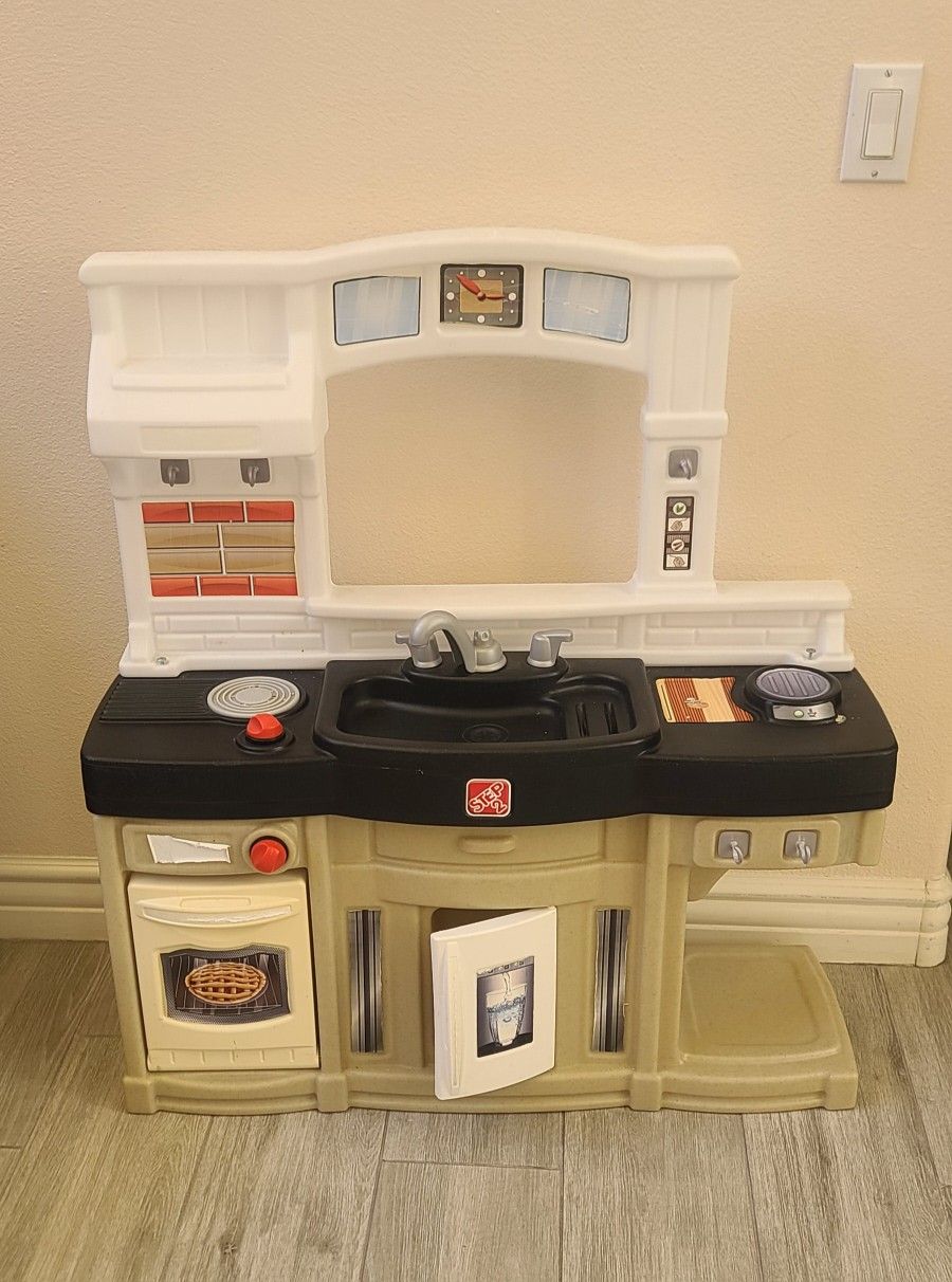 Step 2 Kids Kitchen 