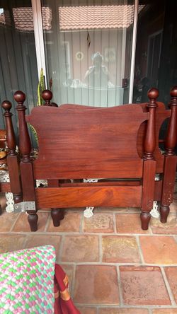 Colonial Twin Size Bed (2)