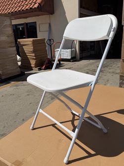 🪑 NEW WHITE PLASTIC FOLDING CHAIRS