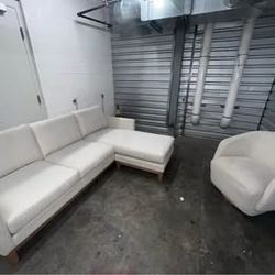 Free Delivery Henderson 2-Piece  with chaise and standalone chair
