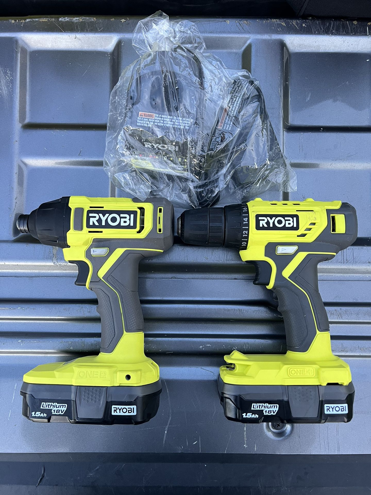 18v Drill/impact Combo With (2) 1.5ah Batteries And Charger