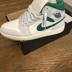 Summit White Jordan 1 